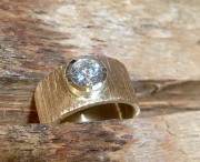 Ring goud structuur solodiamant